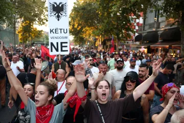 Albánci znovu protestovali proti resortu Trumpova zetě. Střetli se s policií