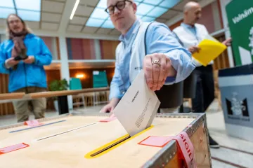 Švédové volili nový parlament, analytici očekává se těsný výsledek