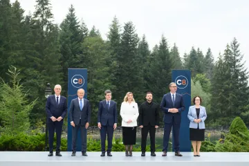 Zelenskyj v Bukovelu přivítal představitele Karpatské osmičky