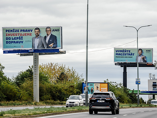 Rizikový Babiš, skvělý štempl Motoristů i zrádné barvy SPOLU. Experti o billboardech