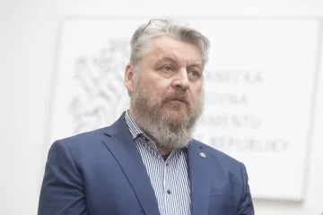 Poslanec ANO Richter si pronajímal levný městský byt od společnosti, na kterou dohlížel, píše Deník N