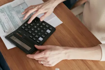 Sněmovna podpořila změnu v penzijním spoření, mladí dostanou od státu víc