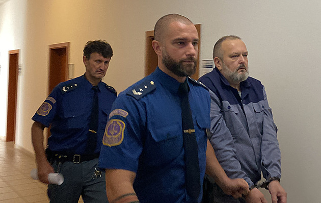 Chtěl být poslancem i senátorem, nyní je expolitik ve vězení a čelí další obžalobě