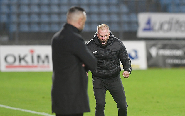 Karviná vyvětrala dusno a nabrala rychlost. Tlak jsme vstřebali, cítí West